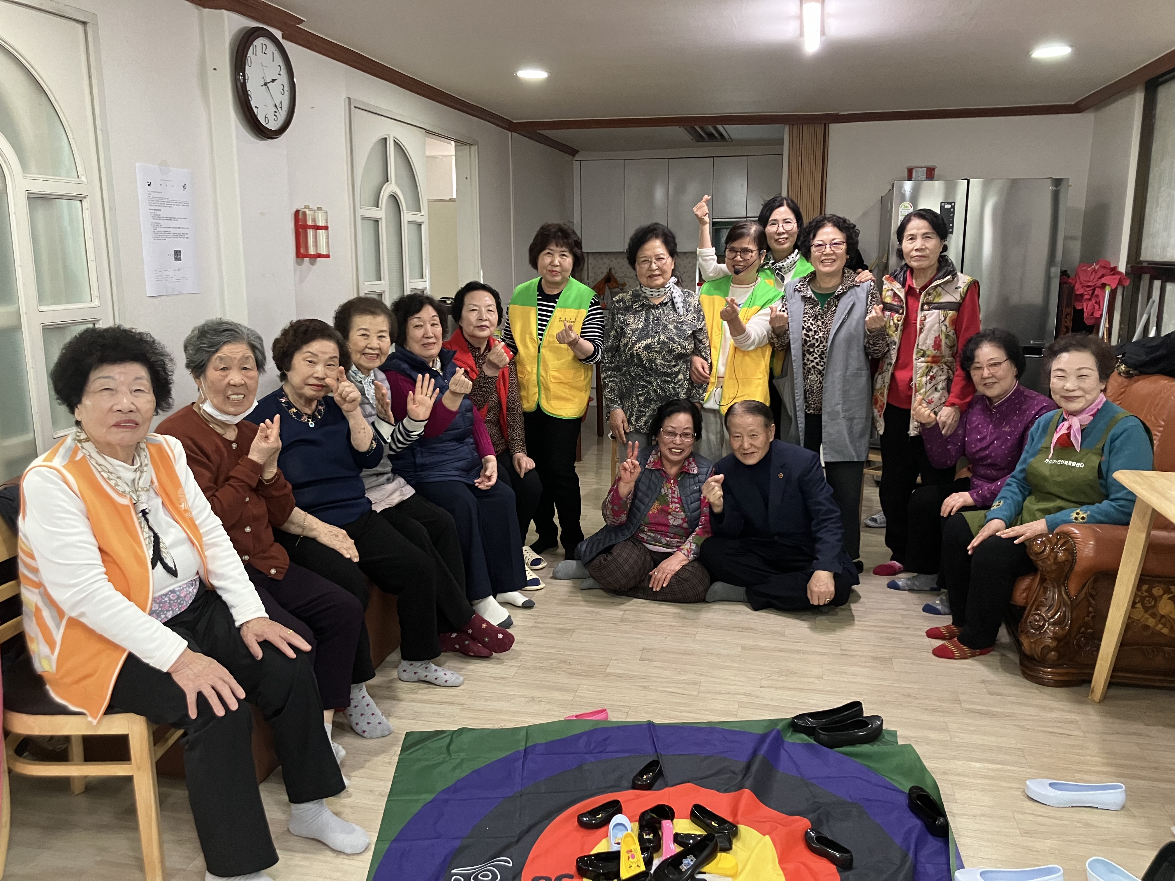 연수구 동춘2동 지역사회보장협의체는 12월까지 어르신들의 여가 및 신체활동을 통한 건강증진을 위해 경로당 추억 놀이터 사업을 운영하고 있다